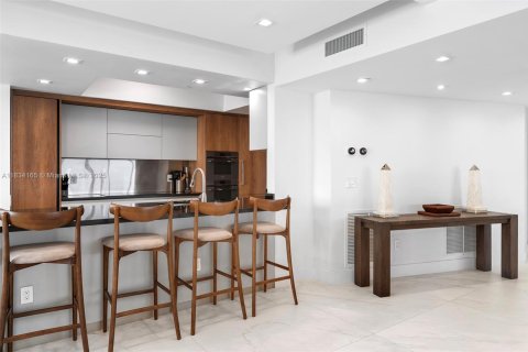 Condo in Miami Beach, Florida, 4 bedrooms  № 1936391 - photo 10