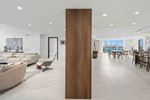 Condo in Miami Beach, Florida, 4 bedrooms  № 1936391 - photo 22