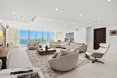 Condo in Miami Beach, Florida, 4 bedrooms  № 1936391 - photo 19