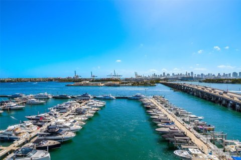 Condo in Miami Beach, Florida, 4 bedrooms  № 1936391 - photo 30