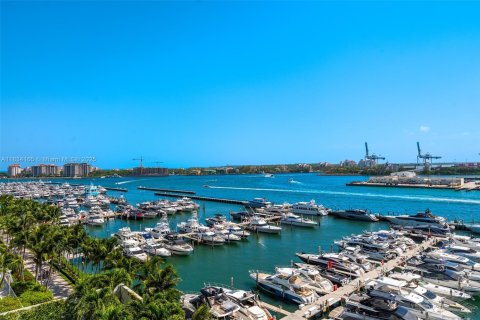 Condo in Miami Beach, Florida, 4 bedrooms  № 1936391 - photo 29