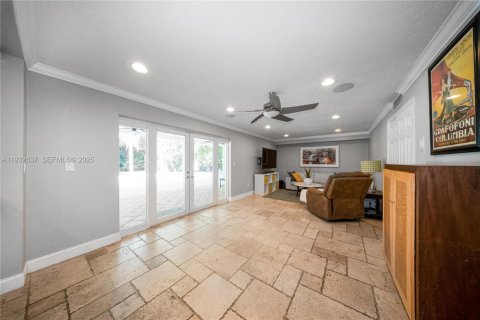 Villa ou maison à vendre à Miami, Floride: 3 chambres, 263.47 m2 № 1991261 - photo 16