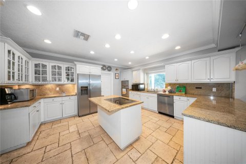 Villa ou maison à vendre à Miami, Floride: 3 chambres, 263.47 m2 № 1991261 - photo 11