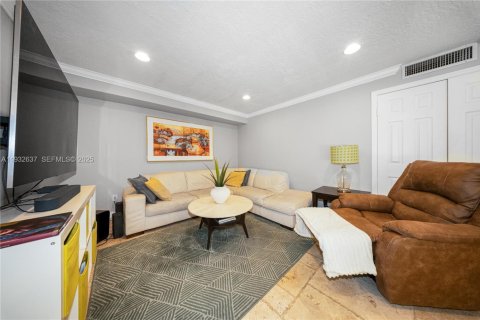 Villa ou maison à vendre à Miami, Floride: 3 chambres, 263.47 m2 № 1991261 - photo 14