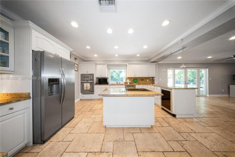 Villa ou maison à vendre à Miami, Floride: 3 chambres, 263.47 m2 № 1991261 - photo 13