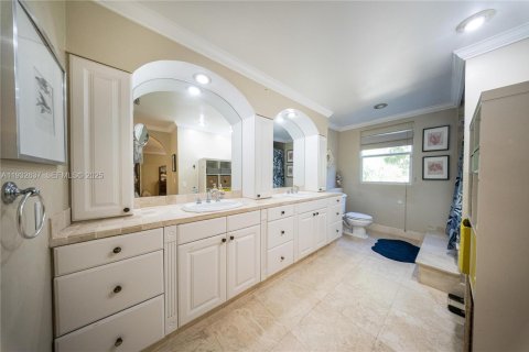 Villa ou maison à vendre à Miami, Floride: 3 chambres, 263.47 m2 № 1991261 - photo 20