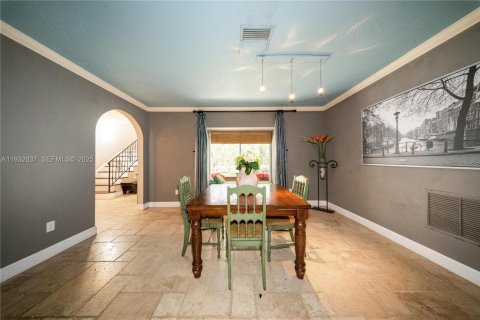 Villa ou maison à vendre à Miami, Floride: 3 chambres, 263.47 m2 № 1991261 - photo 17