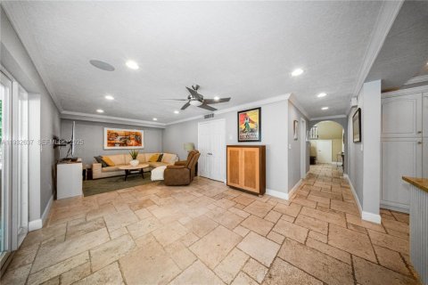 Villa ou maison à vendre à Miami, Floride: 3 chambres, 263.47 m2 № 1991261 - photo 15