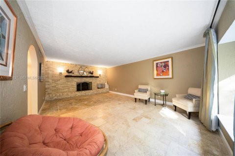 Villa ou maison à vendre à Miami, Floride: 3 chambres, 263.47 m2 № 1991261 - photo 8