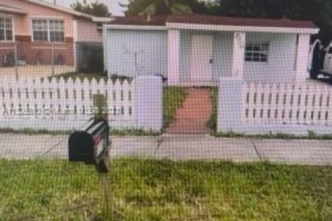 House in West Park, Florida 3 bedrooms № 1703094 - photo 1