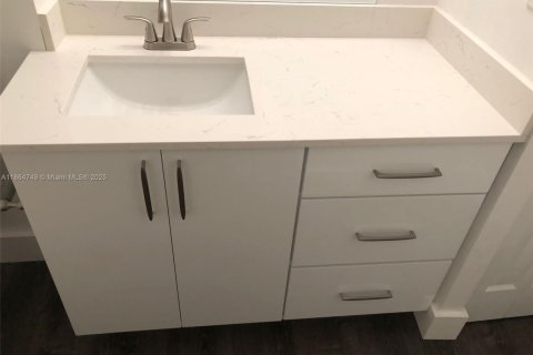 Condo in Pembroke Pines, Florida, 1 bedroom  № 1893192 - photo 8