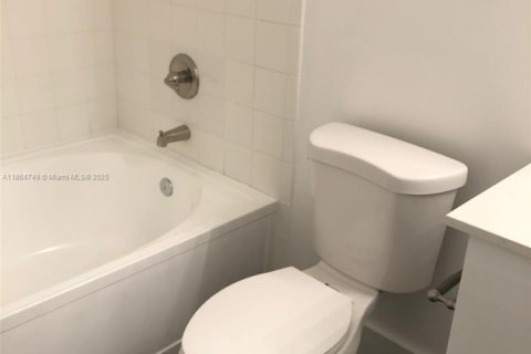 Condo in Pembroke Pines, Florida, 1 bedroom  № 1893192 - photo 12