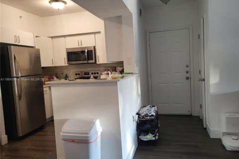 Condo in Pembroke Pines, Florida, 1 bedroom  № 1893192 - photo 4