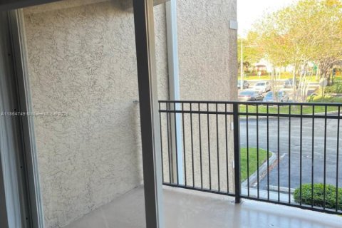Condo in Pembroke Pines, Florida, 1 bedroom  № 1893192 - photo 19