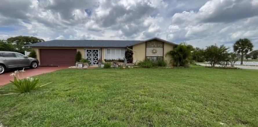 Casa en Port Richey, Florida 3 dormitorios, 180.42 m2 № 1879374