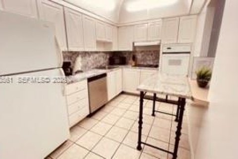 Copropriété à louer à Sunny Isles Beach, Floride: 1 chambre, 93.37 m2 № 2079342 - photo 9