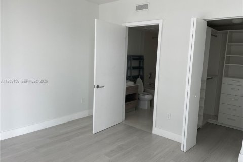 Condominio en alquiler en Miami, Florida, 1 dormitorio, 70.79 m2 № 2030010 - foto 6