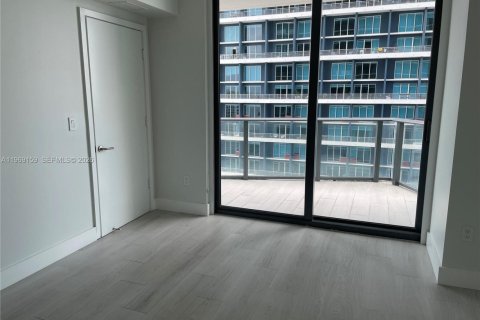 Condominio en alquiler en Miami, Florida, 1 dormitorio, 70.79 m2 № 2030010 - foto 5