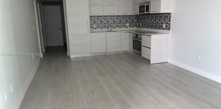 Condominio en Miami, Florida, 1 dormitorio  № 2030010