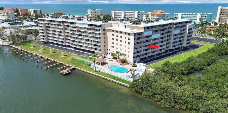 Condo in Indian Shores, Florida, 2 bedrooms  № 1784745