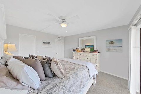 Condo in Indian Shores, Florida, 2 bedrooms  № 1784745 - photo 18