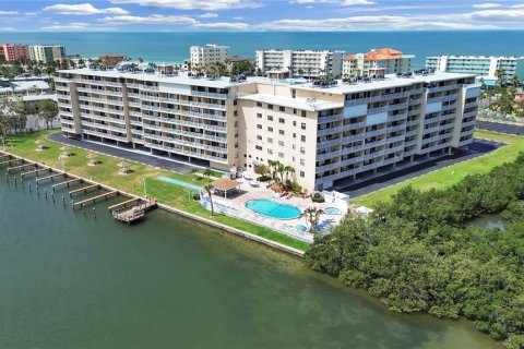 Condo in Indian Shores, Florida, 2 bedrooms  № 1784745 - photo 26