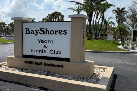 Condo in Indian Shores, Florida, 2 bedrooms  № 1784745 - photo 24