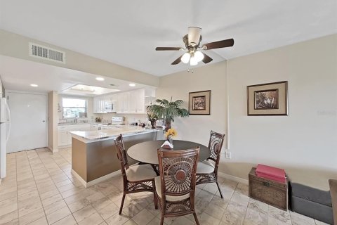 Condo in Indian Shores, Florida, 2 bedrooms  № 1784745 - photo 10