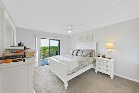 Condo in Indian Shores, Florida, 2 bedrooms  № 1784745 - photo 16