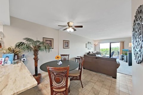 Condo in Indian Shores, Florida, 2 bedrooms  № 1784745 - photo 11