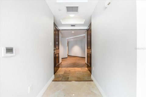 Condo in Tampa, Florida, 2 bedrooms  № 1870849 - photo 13