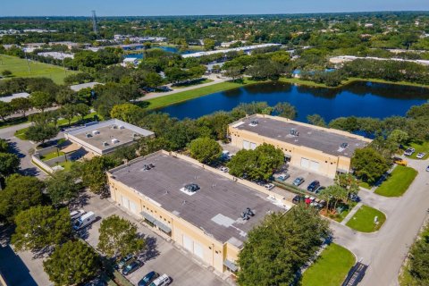 Propiedad comercial en alquiler en Wellington, Florida № 1155663 - foto 1