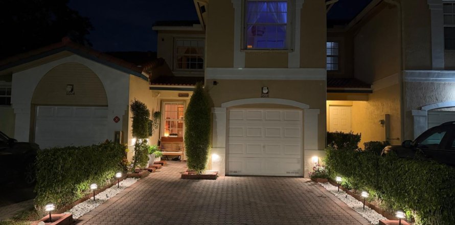 Casa en Coral Springs, Florida 3 dormitorios, 153.29 m2 № 2398032