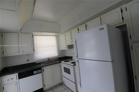 Condominio en alquiler en Hallandale Beach, Florida, 2 dormitorios, 92.9 m2 № 2085641 - foto 27