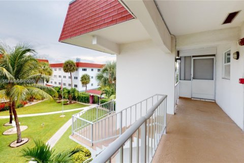 Condominio en alquiler en Hallandale Beach, Florida, 2 dormitorios, 92.9 m2 № 2085641 - foto 10