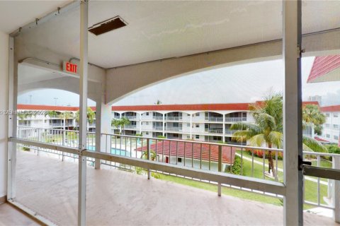 Condominio en alquiler en Hallandale Beach, Florida, 2 dormitorios, 92.9 m2 № 2085641 - foto 12