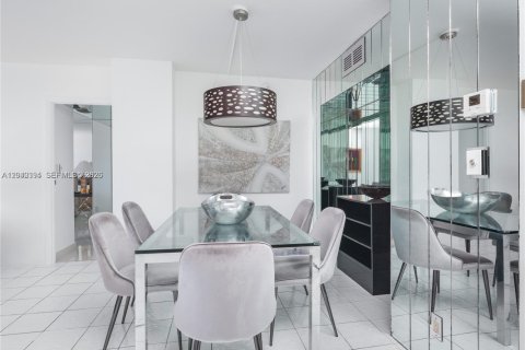 Condo in Aventura, Florida, 2 bedrooms  № 2086657 - photo 5