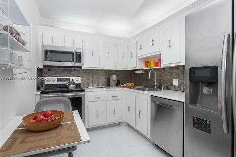 Condo in Aventura, Florida, 2 bedrooms  № 2086657 - photo 7