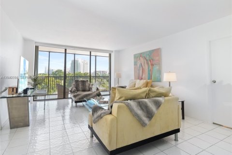 Condo in Aventura, Florida, 2 bedrooms  № 2086657 - photo 4