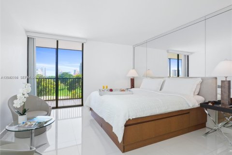 Condo in Aventura, Florida, 2 bedrooms  № 2086657 - photo 9