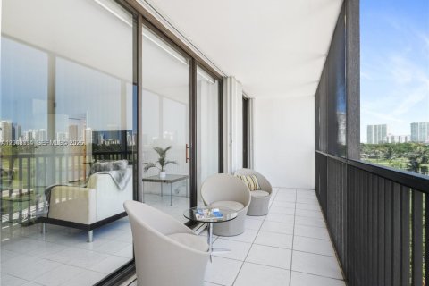 Condo in Aventura, Florida, 2 bedrooms  № 2086657 - photo 8