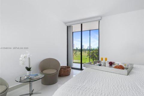 Condo in Aventura, Florida, 2 bedrooms  № 2086657 - photo 10