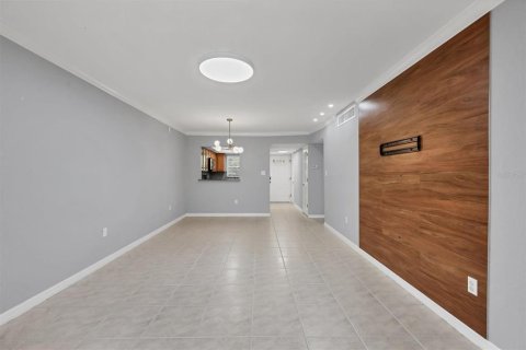 Copropriété à vendre à Sarasota, Floride: 2 chambres, 80.36 m2 № 1802096 - photo 8