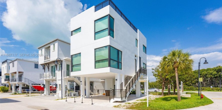 Casa en Key Largo, Florida 3 dormitorios, 160.35 m2 № 2046509