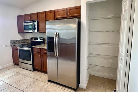 Condo in Cutler Bay, Florida, 3 bedrooms  № 2319527 - photo 12
