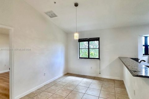 Condo in Cutler Bay, Florida, 3 bedrooms  № 2319527 - photo 9