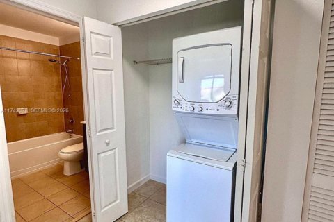 Condo in Cutler Bay, Florida, 3 bedrooms  № 2319527 - photo 17
