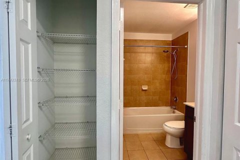 Condo in Cutler Bay, Florida, 3 bedrooms  № 2319527 - photo 14