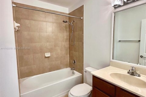 Condo in Cutler Bay, Florida, 3 bedrooms  № 2319527 - photo 13