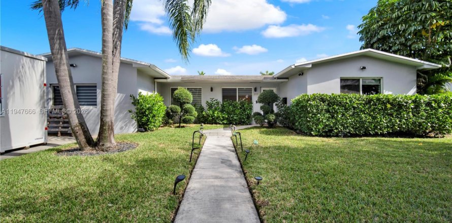 Casa en Miami, Florida 3 dormitorios, 151.52 m2 № 2007706